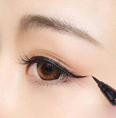How to draw eyeliner